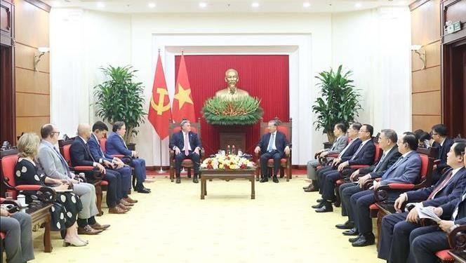 Tổng Bí thư Tô Lâm tiếp ông Eric Hambly, Chủ tịch Hội đồng quản trị kiêm Tổng Giám đốc điều hành Tập đoàn Murphy Oil. (Ảnh: TTXVN)