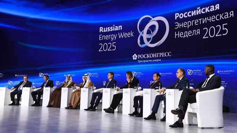 Phó Thủ tướng Bùi Thanh Sơn tham dự Diễn đàn Tuần lễ Năng lượng Nga. (Ảnh: Bộ Ngoại giao)