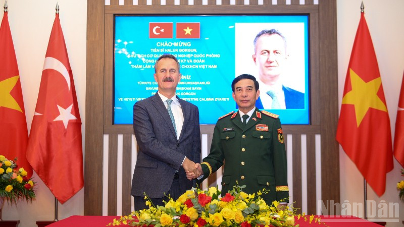 Bộ trưởng Quốc phòng, Đại tướng Phan Văn Giang đón Chủ tịch Cơ quan Công nghiệp quốc phòng Thổ Nhĩ Kỳ Haluk Gorgun thăm, làm việc tại Việt Nam. (Ảnh: THẾ ĐẠI)