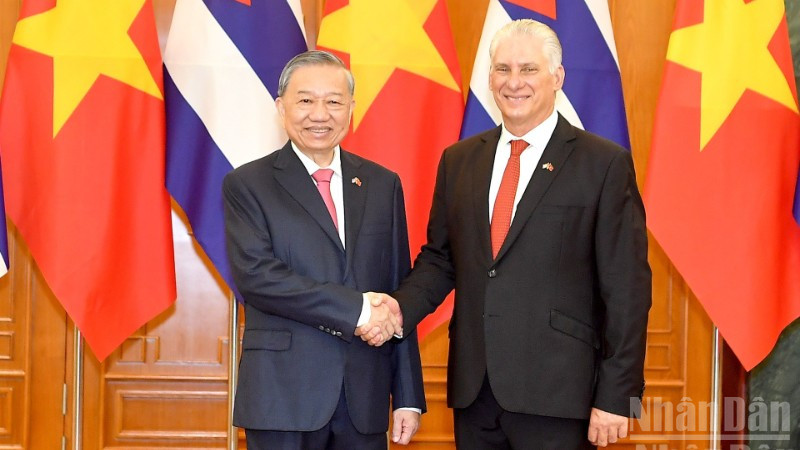 Tổng Bí thư Tô Lâm với Bí thư Thứ nhất, Chủ tịch nước Cuba Miguel Diaz-Canel Bermudez. (Ảnh: ĐĂNG KHOA)