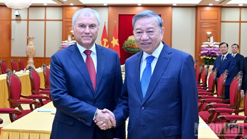 Tổng Bí thư Tô Lâm và Chủ tịch Duma Quốc gia Quốc hội Liên bang Nga Vyacheslav Volodin. (Ảnh: ĐĂNG KHOA)