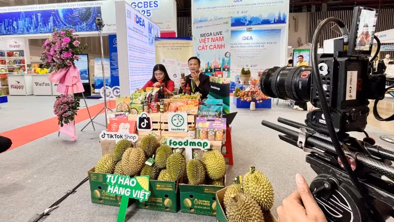 Phiên livestream bán hàng trực tuyến. (Ảnh minh họa: BCT)