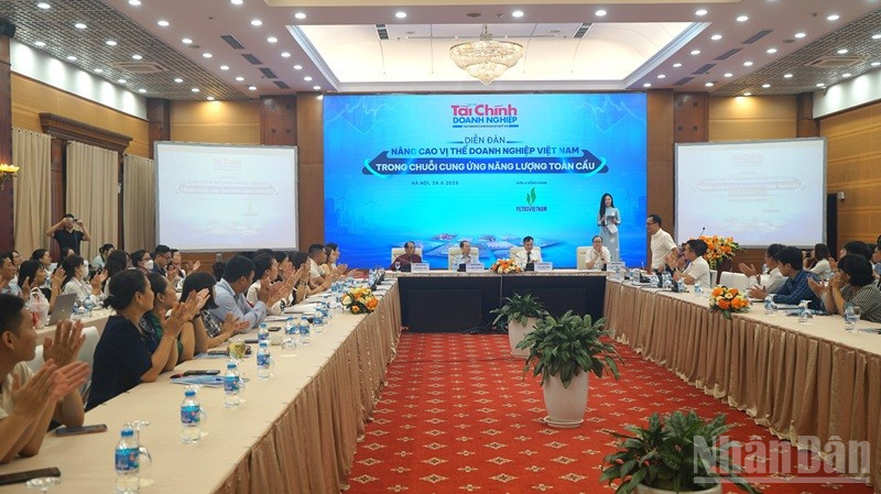 Quang cảnh diễn đàn. (Ảnh: TRUNG HƯNG)