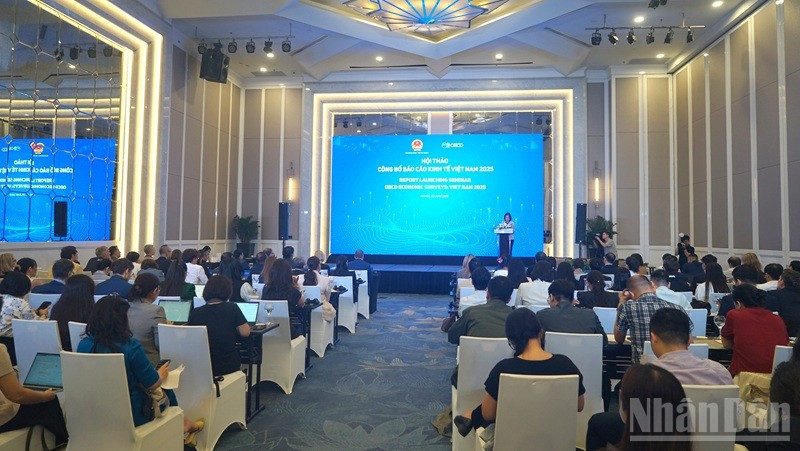 Quang cảnh lễ công bố báo cáo Báo cáo Kinh tế Việt Nam 2025. (Ảnh: TRUNG HƯNG)
