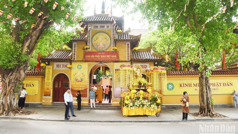 Quang cảnh chùa Quán Sứ, Hà Nội. (Ảnh minh họa: TRẦN HẢI)