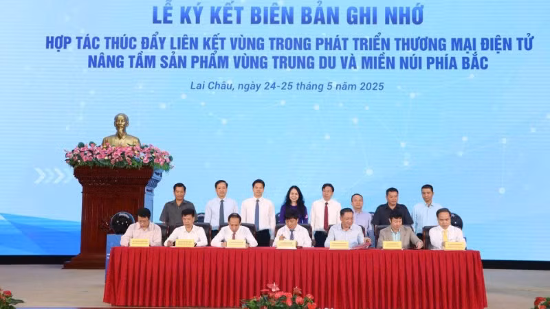 Hội nghị Liên kết vùng tại Lai Châu là một phần trong chuỗi sự kiện nhằm thúc đẩy hợp tác giữa các địa phương, góp phần phát triển thương mại điện tử và mở rộng thị trường tiêu thụ hàng hóa qua các kênh phân phối hiện đại. (Ảnh: BCT)