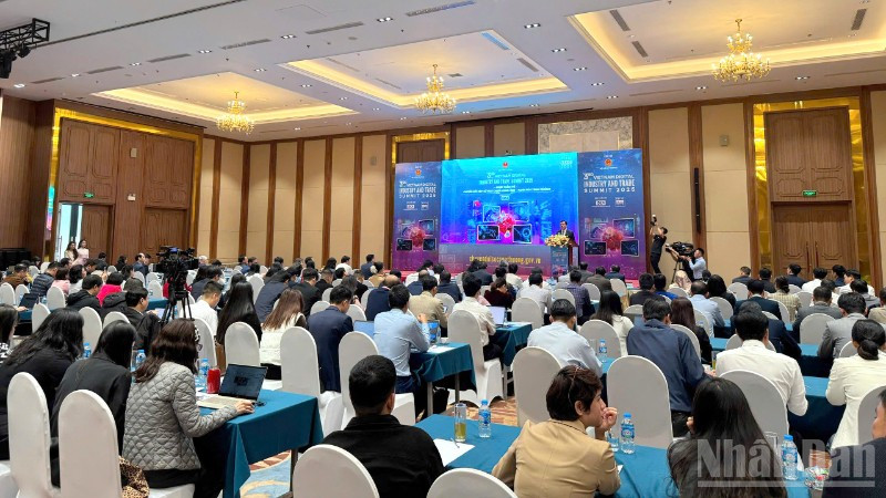 Quang cảnh diễn đàn. (Ảnh: TRUNG HƯNG)