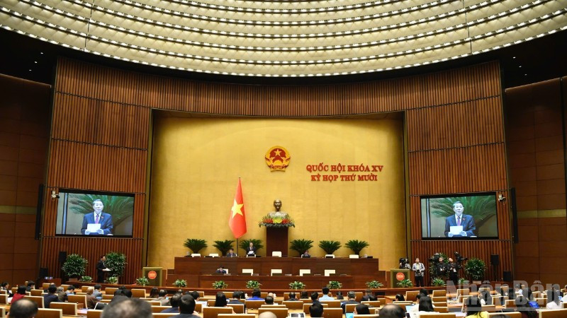 Quang cảnh phiên họp của Quốc hội sáng 8/12. (Ảnh: DUY LINH)