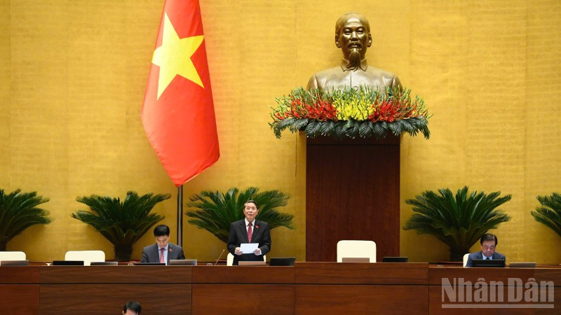 Phó Chủ tịch Quốc hội Nguyễn Đức Hải điều hành phiên họp sáng 8/12. (Ảnh: DUY LINH)