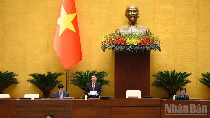 Phó Chủ tịch Quốc hội Nguyễn Đức Hải điều hành phiên họp sáng 8/12. (Ảnh: DUY LINH)