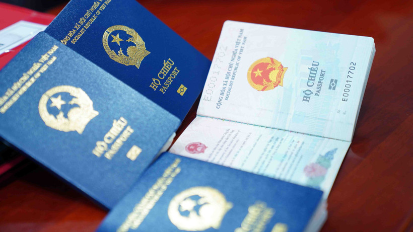 Luật Quốc tịch Việt Nam (sửa đổi, bổ sung năm 2025) là bước đi cụ thể trong chiến lược xây dựng cộng đồng người Việt toàn cầu gắn bó với Tổ quốc, đồng thời mở cánh cửa thu hút nguồn lực tri thức, sáng tạo và đầu tư quốc tế phục vụ sự nghiệp phát triển đất nước trong kỷ nguyên hội nhập. (Ảnh: TTXVN)