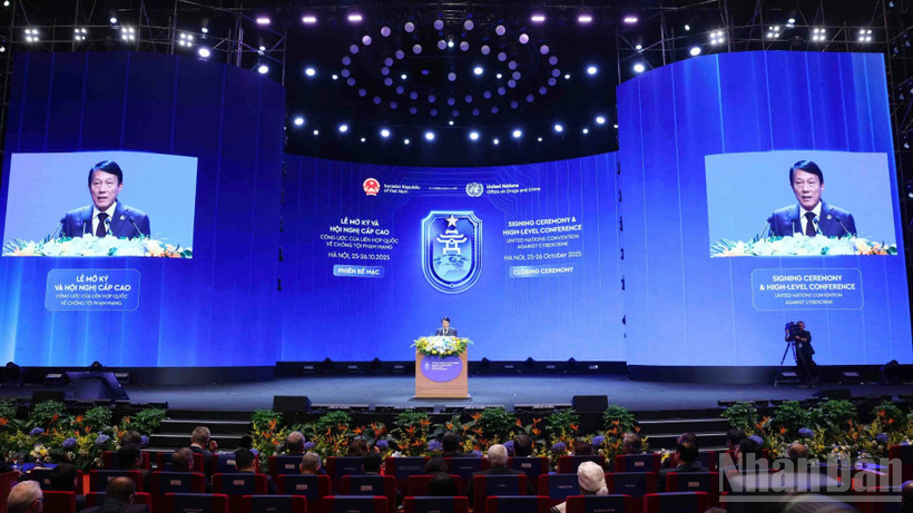 Bộ trưởng Công an Lương Tam Quang phát biểu bế mạc Lễ mở ký Công ước Hà Nội. (Ảnh: THỦY NGUYÊN)
