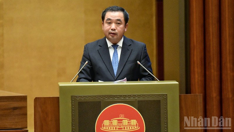 Bộ trưởng Nông nghiệp và Môi trường Trần Đức Thắng phát biểu giải trình vấn đề đại biểu Quốc hội nêu. (Ảnh: DUY LINH)
