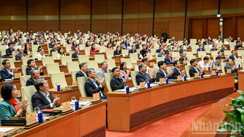 Kiên quyết không để lọt những người không xứng đáng ứng cử vào Quốc hội, Hội đồng nhân dân các cấp Tổng Bí thư Tô Lâm, Chủ tịch nước Lương Cường, Thường trực Ban Bí thư Trần Cẩm tú và các đại biểu dự hội nghị. (Ảnh: DUY LINH)