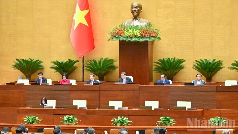 Quang cảnh phiên họp của Quốc hội sáng 11/12. (Ảnh: DUY LINH)