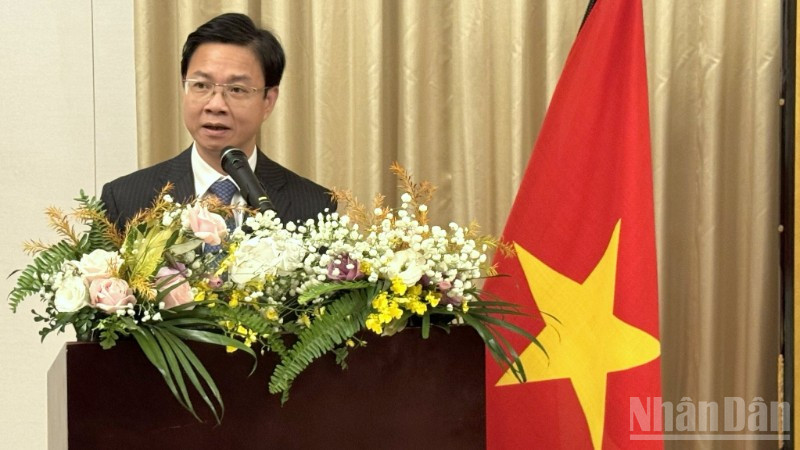 Thứ trưởng Ngoại giao Ngô Lê Văn phát biểu tại buổi lễ. (Ảnh: TRUNG HƯNG)