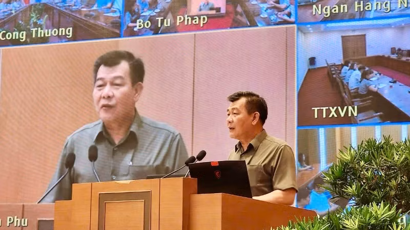 Đồng chí Nguyễn Đức Phong, Phó Bí thư Đảng ủy Chính phủ phát biểu tại hội nghị.