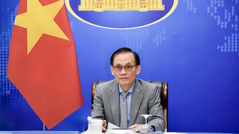 Bí thư Trung ương Đảng, Quyền Bộ trưởng Ngoại giao Lê Hoài Trung điện đàm với Phó Thủ tướng, Bộ trưởng Ngoại giao và Hợp tác quốc tế Campuchia Prak Sokhonn. (Ảnh: Báo Thế giới và Việt Nam)