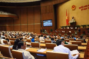 Các đại biểu đồng ý với đề xuất kéo dài thời hạn thí điểm cấp thị thực điện tử tại phiên thảo luận sáng 5-11.