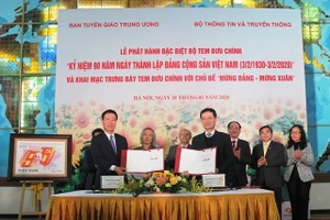 Trưởng Ban Tuyên giáo T.Ư Võ Văn Thưởng và Bộ trưởng Thông tin và Truyền thông Nguyễn Mạnh Hùng ký phát hành đặc biệt bộ tem bưu chính “Kỷ niệm 90 năm Ngày thành lập Đảng Cộng sản Việt Nam".