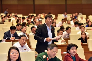 Đại biểu Quốc hội Thạch Phước Bình (Trà Vinh) phát biểu tại phiên thảo luận sáng 14-11.