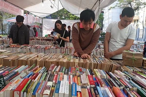 Nhà văn không chỉ cần tạo ra tác phẩm chất lượng, mà cần hướng tới chinh phục thị trường.