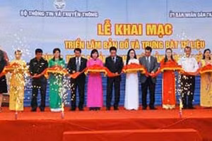 Khai mạc triển lãm bản đồ và trưng bày tư liệu: Hoàng Sa, Trường Sa của Việt Nam.