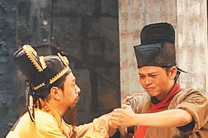 Nghệ sĩ Trung Hiếu vào vai Lý Thường Kiệt trong vở Tình sử ngàn năm.