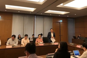 Các đại biểu Quốc hội thảo luận ở tổ chiều 8-11 về Dự án Luật Giáo dục (Sửa đổi)