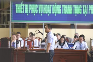 Bị cáo Nguyễn Hoàng Linh trả lời các câu hỏi của luật sư.