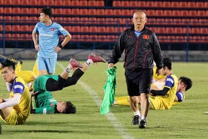 Thầy Park cùng các cộng sự chốt danh sách ngay trước thời điểm toàn đội di chuyển đến Buriram chuẩn bị đá trận ra quân.