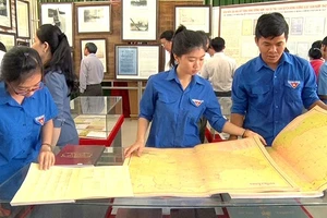 Triển lãm thu hút đông đảo lực lượng đoàn viên, thanh niên tới tham quan và tìm hiểu.