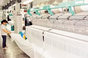 Dây chuyền sản xuất Công ty Dệt 10-10. Ảnh: Hà Thu
