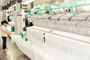 Dây chuyền sản xuất Công ty Dệt 10-10. Ảnh: Hà Thu