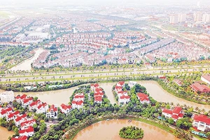 Không gian đô thị được mở rộng về nhiều hướng với các khu đô thị mới hiện đại. Trong ảnh: Khu đô thị Việt Hưng, quận Long Biên. Ảnh: Hoàng Phú