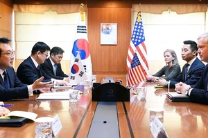 Các đặc phái viên của Mỹ và Hàn Quốc thảo luận về phi hạt nhân hóa bán đảo Triều Tiên. Ảnh: Reuters