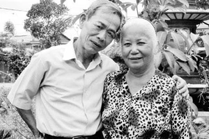 Bao năm qua đi, tình cảm vợ chồng ông Phú vẫn nồng thắm.