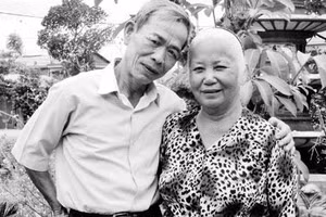 Bao năm qua đi, tình cảm vợ chồng ông Phú vẫn nồng thắm.