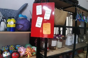 Trong 25 m2 nhỏ bé ấy, có tất cả những vật dụng cần thiết được chế tạo thân thiện với môi trường.