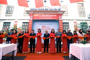 Khai mạc Trưng bày chuyên đề "90 năm Đảng Cộng sản Việt Nam - Những mốc son lịch sử".