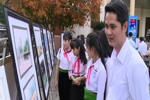 Tuổi trẻ Bá Thước tại Triển lãm.