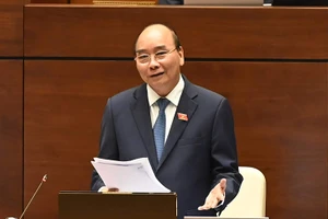 Thủ tướng Chính phủ Nguyễn Xuân Phúc trực tiếp trả lời chất vấn của đại biểu Quốc hội chiều 8-11.