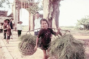 Sống động hình ảnh "Trẻ em thời chiến"