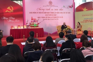 GS,TS Hoàng Chí Bảo tại buổi tọa đàm.