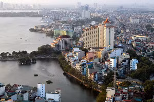 Phát triển công trình xanh sẽ là giải pháp bền vững cho việc giải quyết các vấn đề ô nhiễm môi trường, nâng cao chất lượng cuộc sống người dân đô thị. Ảnh: Ðăng Khoa