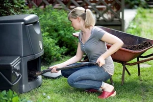 Du khách sẽ trực tiếp tham gia tái chế phân hữu cơ. Ảnh: VOZLELESA