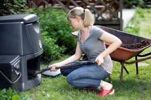 Du khách sẽ trực tiếp tham gia tái chế phân hữu cơ. Ảnh: VOZLELESA