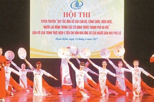 Hội thi tuyên truyền thực hiện Quy tắc ứng xử của quận Hoàn Kiếm góp phần nâng cao nhận thức của cán bộ, nhân dân trong xây dựng văn hóa người Hà Nội. 