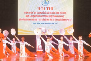 Hội thi tuyên truyền thực hiện Quy tắc ứng xử của quận Hoàn Kiếm góp phần nâng cao nhận thức của cán bộ, nhân dân trong xây dựng văn hóa người Hà Nội. 