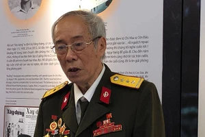 Đồng chí Nguyễn Thế Nghĩa, cựu tù chính trị Nhà tù Phú Quốc, người đã dùng máu của mình vẽ nên lá cờ Đảng và chân dung Bác Hồ.